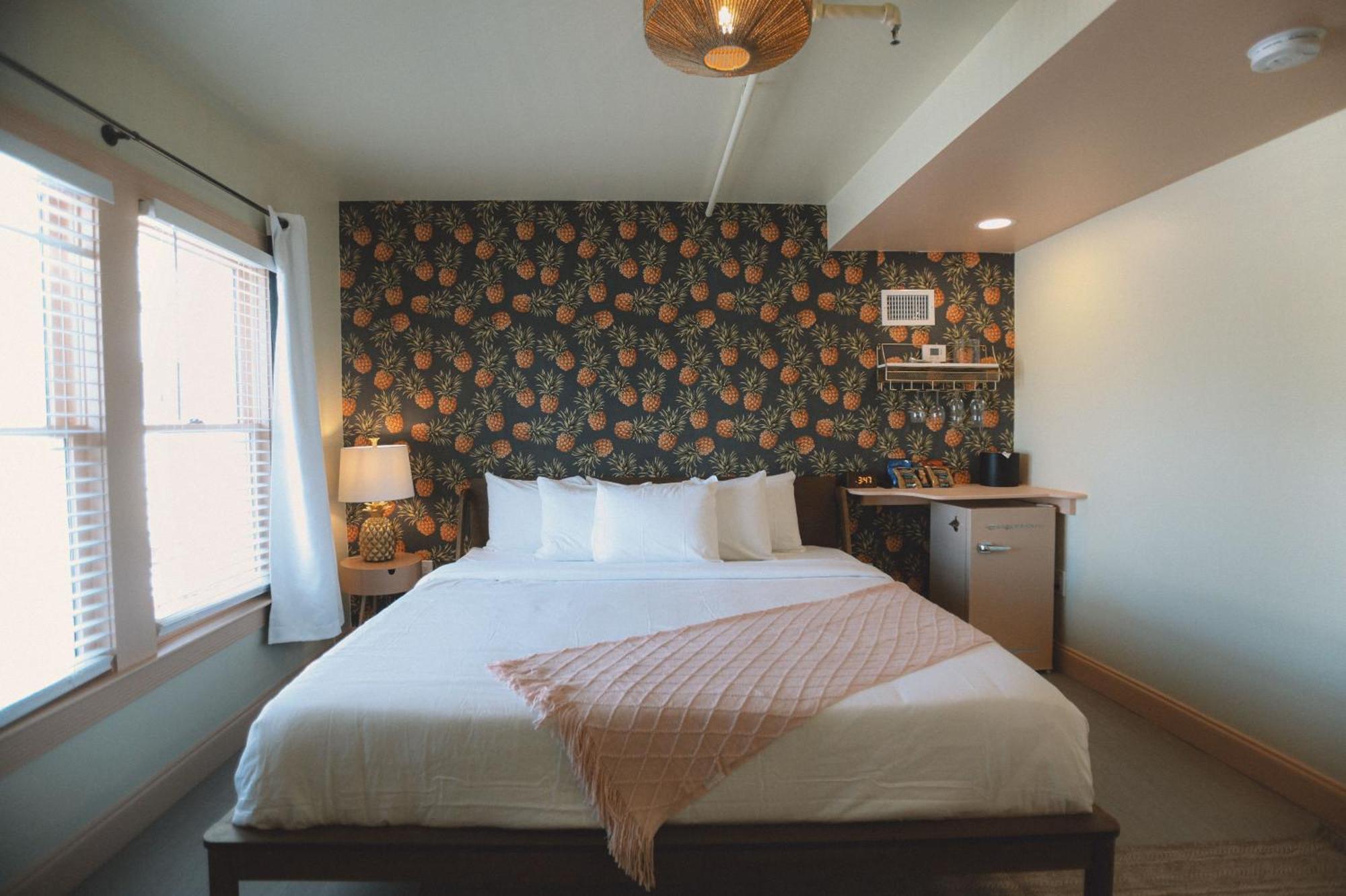 Peninsula Bed & Cocktails 4*